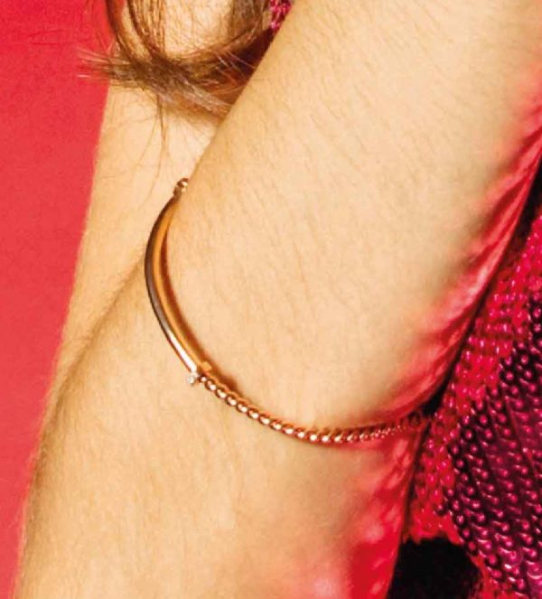 es8 Escrava One Rosen Circle