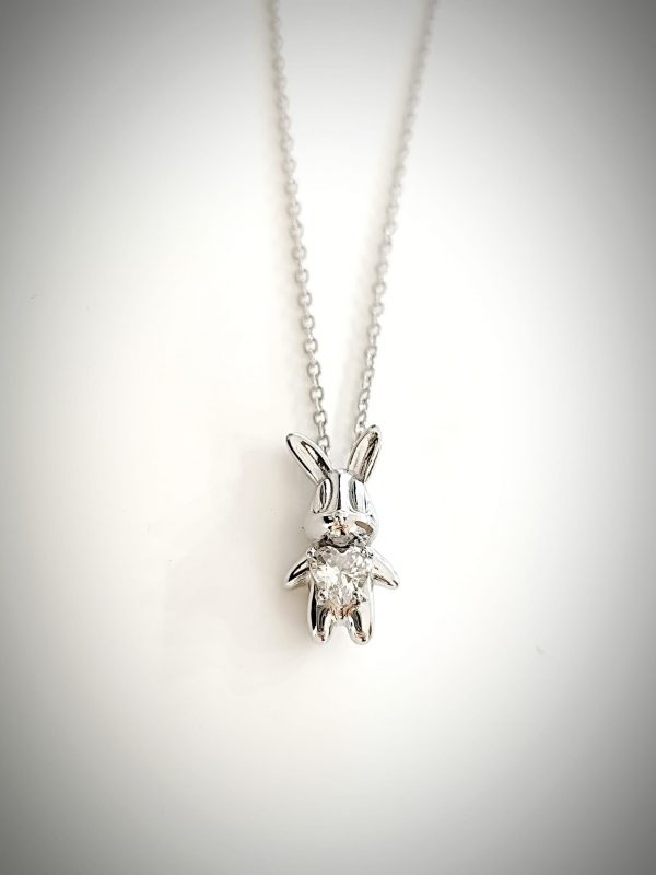 Colar coelho com pedra coração