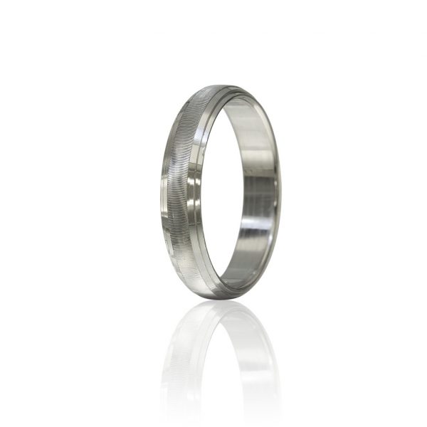 Aliança esculpida lapidada