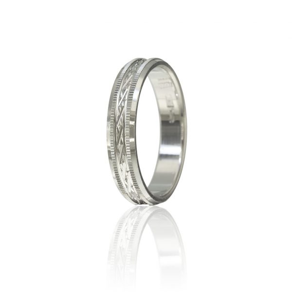 Aliança esculpida lapidada