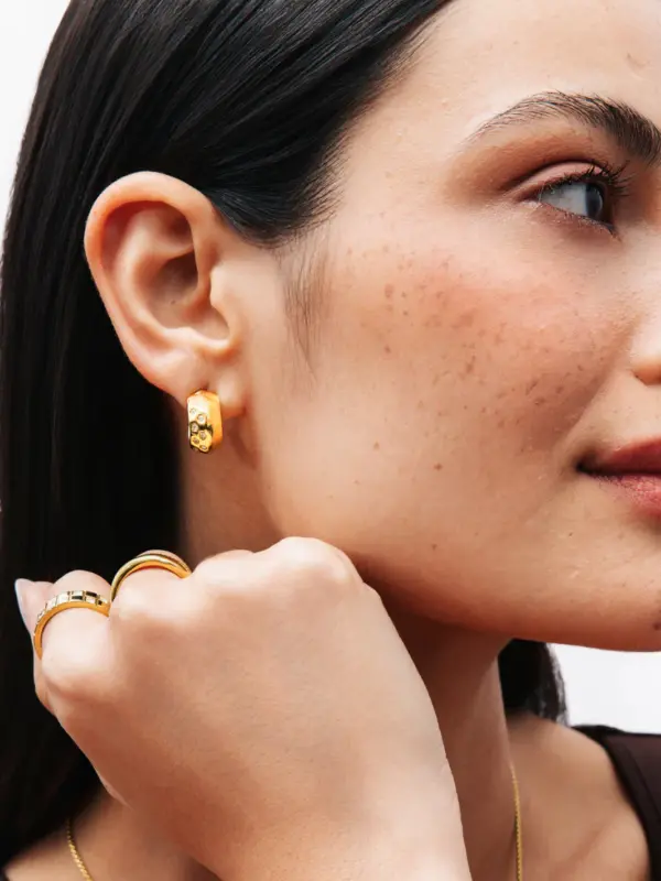 Brincos One Chess Crystal Gold